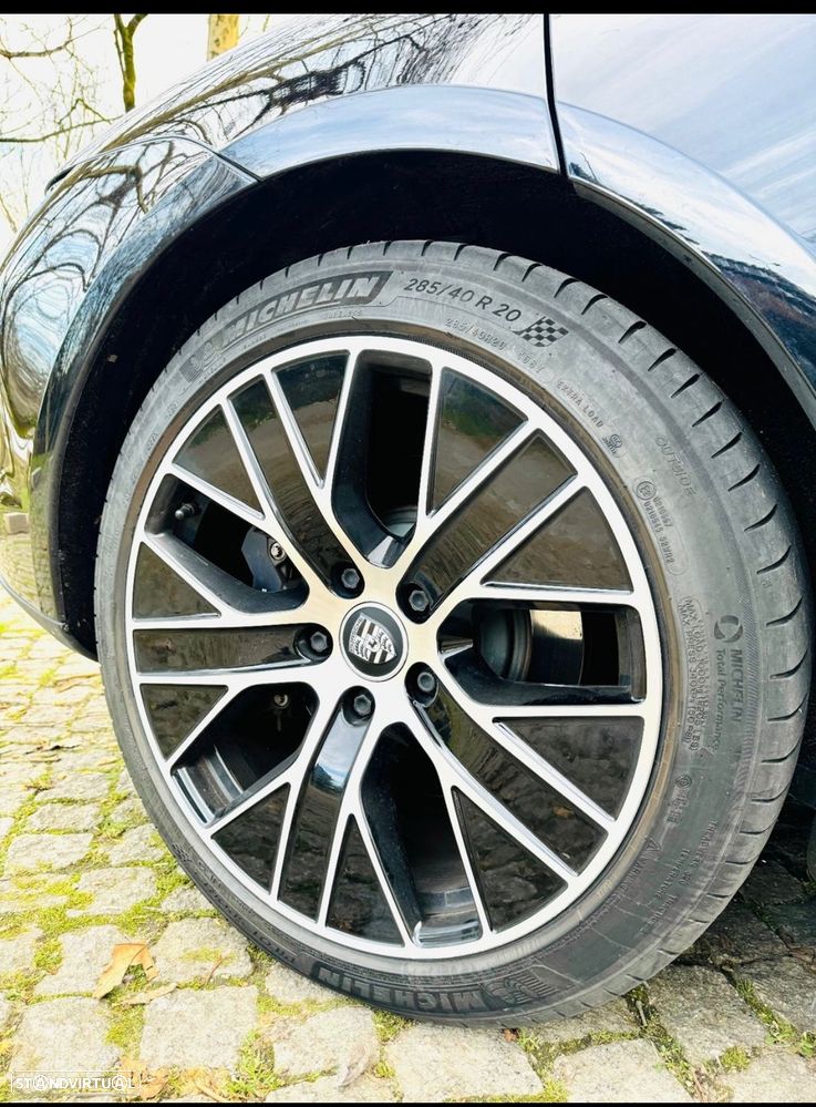 Porsche Taycan 4 - 12