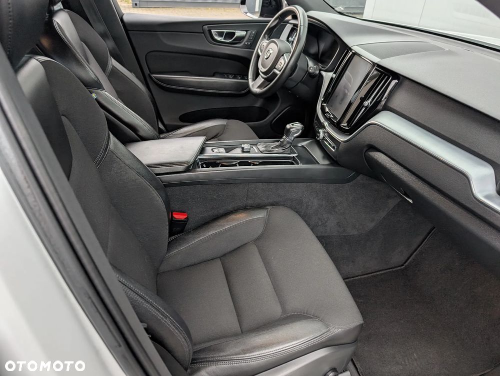 Volvo XC 60 D5 AWD Momentum - 22