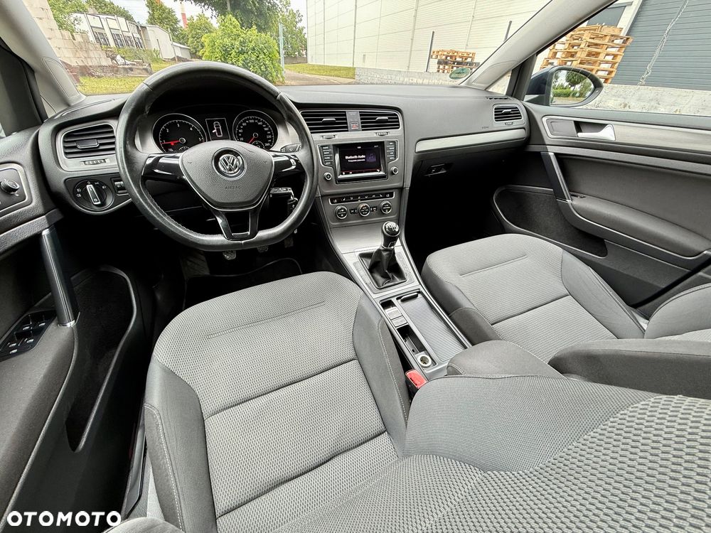 Volkswagen Golf - 22