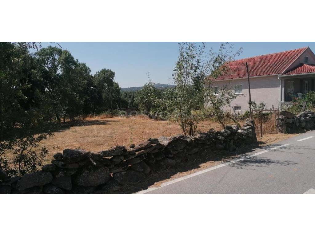 Terreno Rustico de 1.400m2, com viabilidade de construção, situado ... - Grande imagem: 2/12
