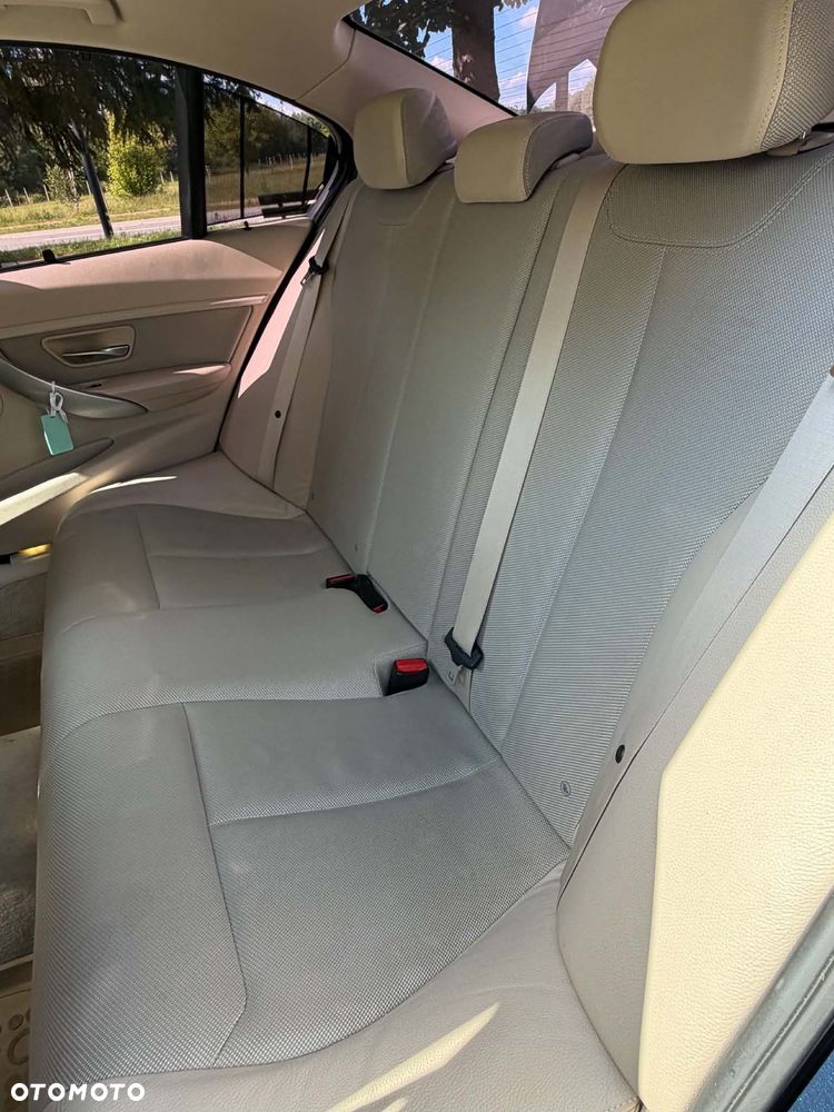 BMW Seria 3 320d Efficient Dynamics - 21