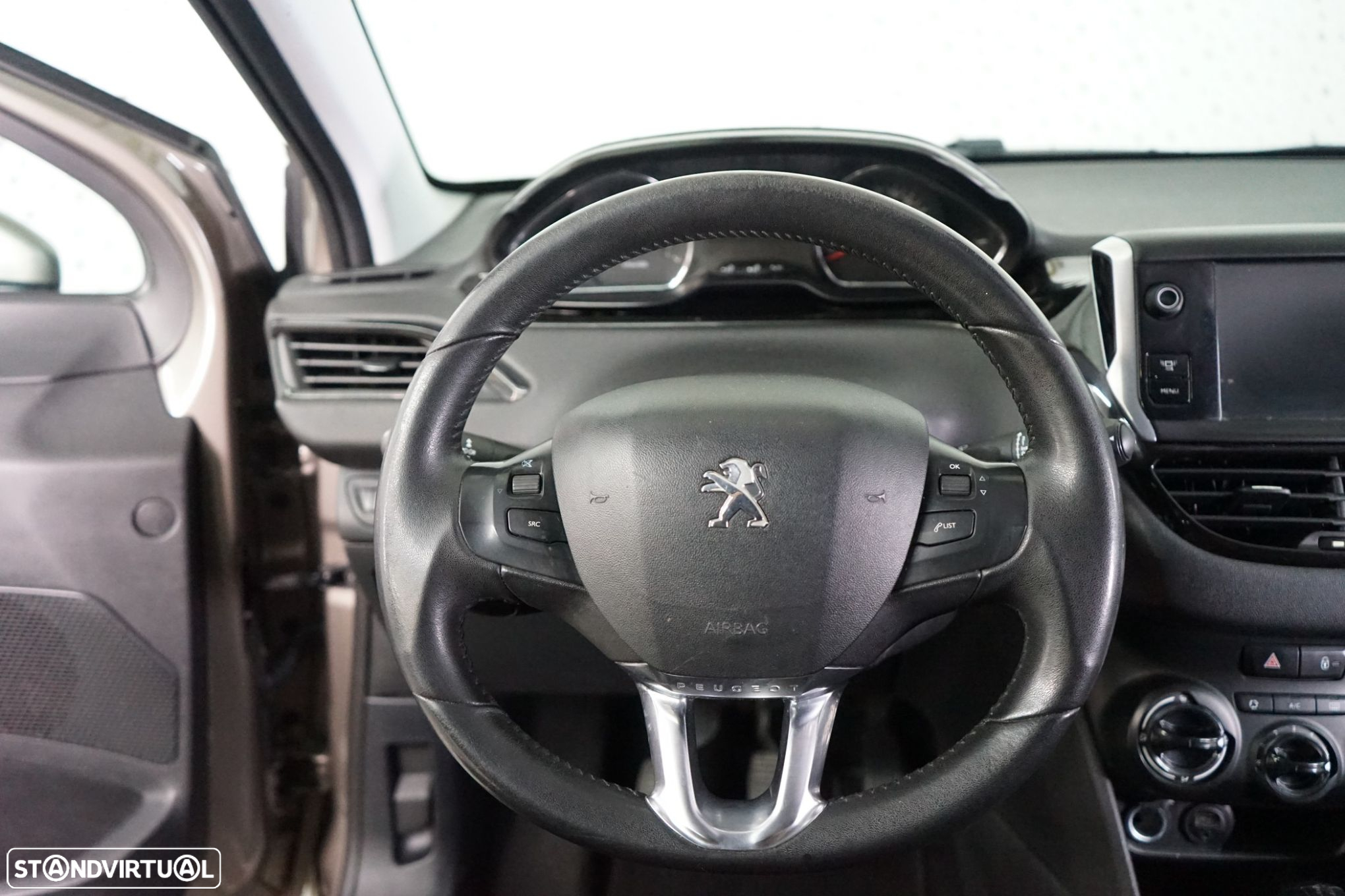 Peugeot 208 - 12