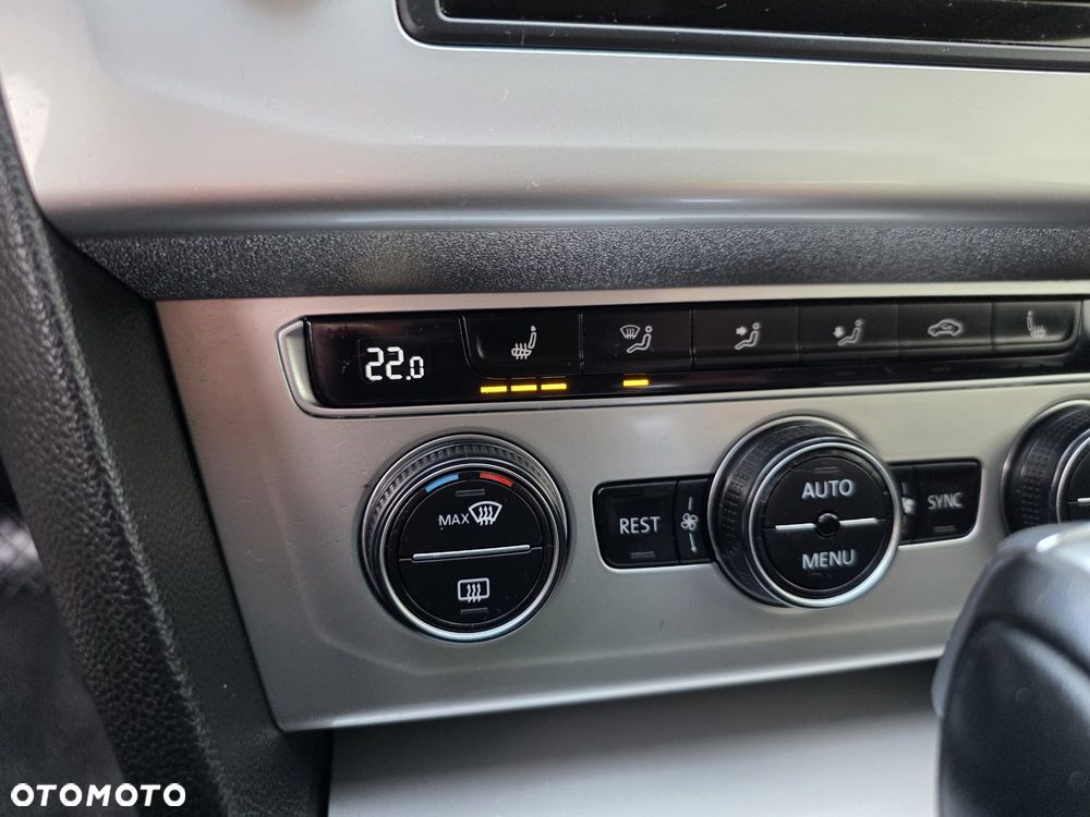 Volkswagen Passat Variant 2.0 TDI SCR DSG Comfortline - 24