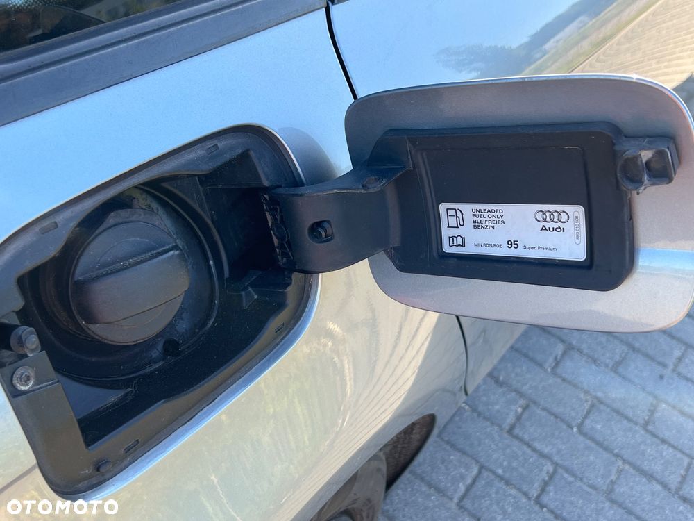 Audi A4 ver-2-0-tfsi-multitronic-s-line-sportpaket - 28
