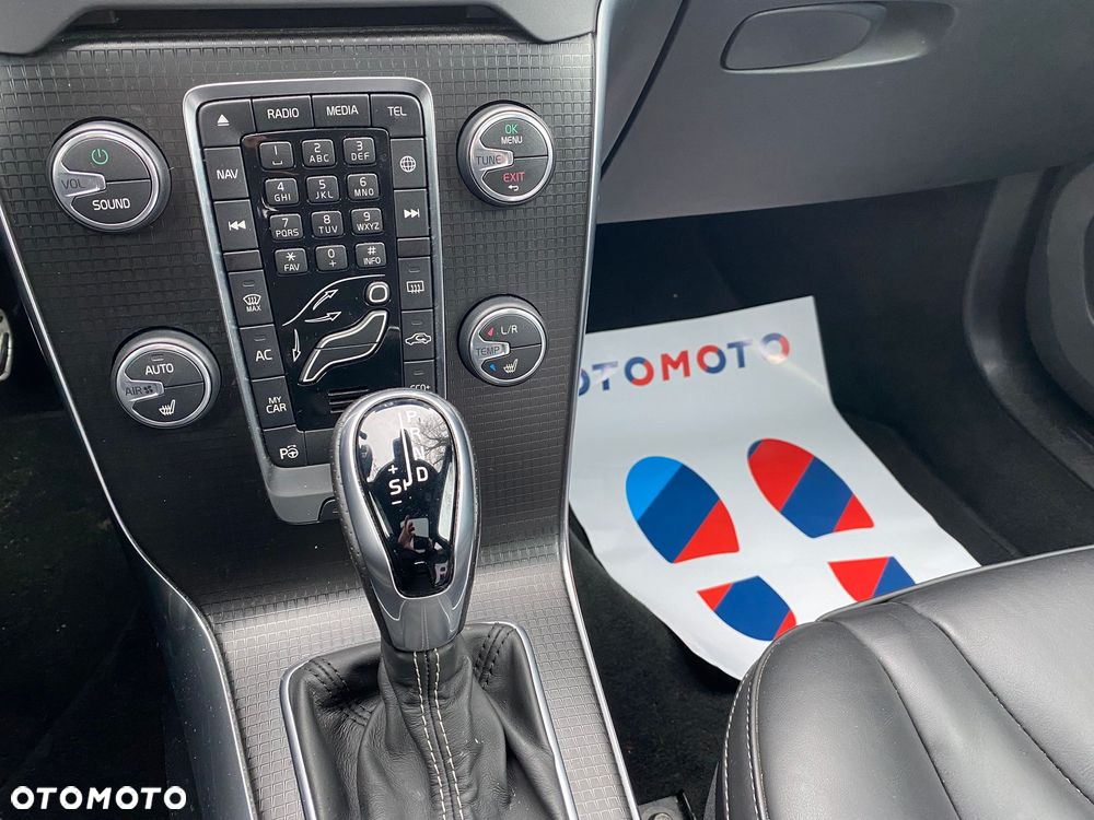 Volvo V40 D3 Geartronic RDesign - 14