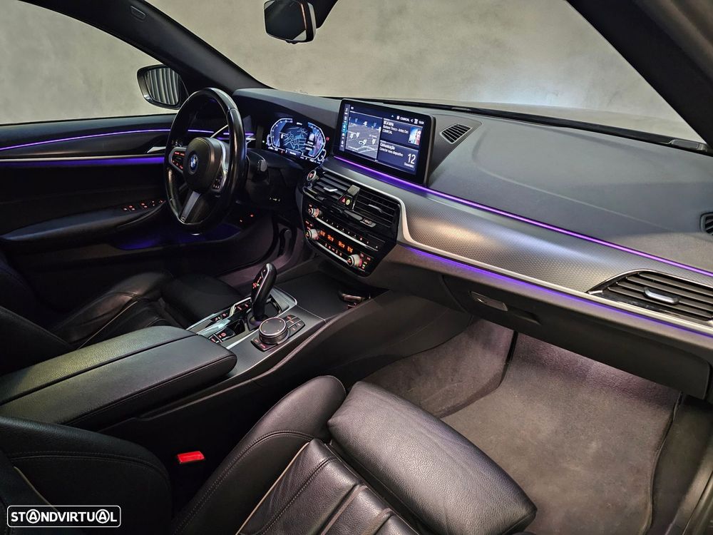 BMW 530 e Pack Desportivo M - 12