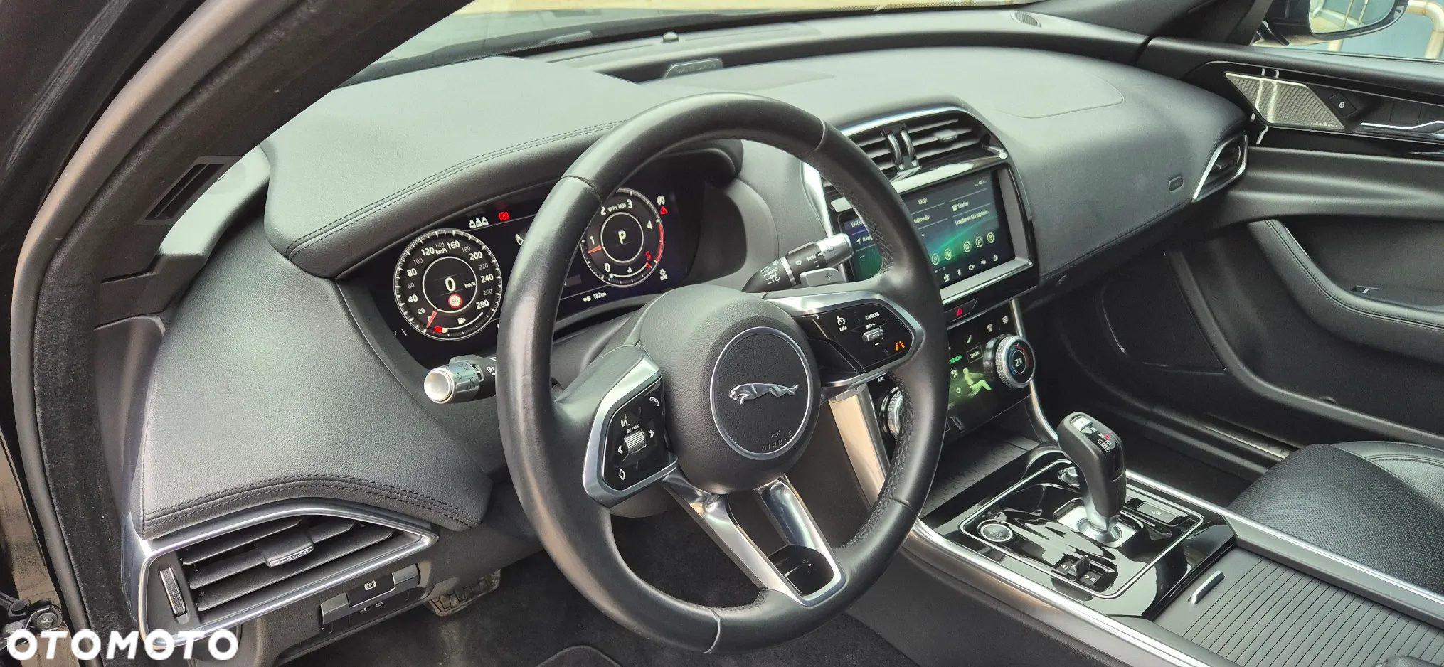 Jaguar XE - 5