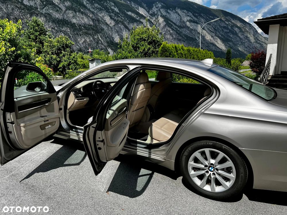 BMW Seria 7 750i xDrive - 11
