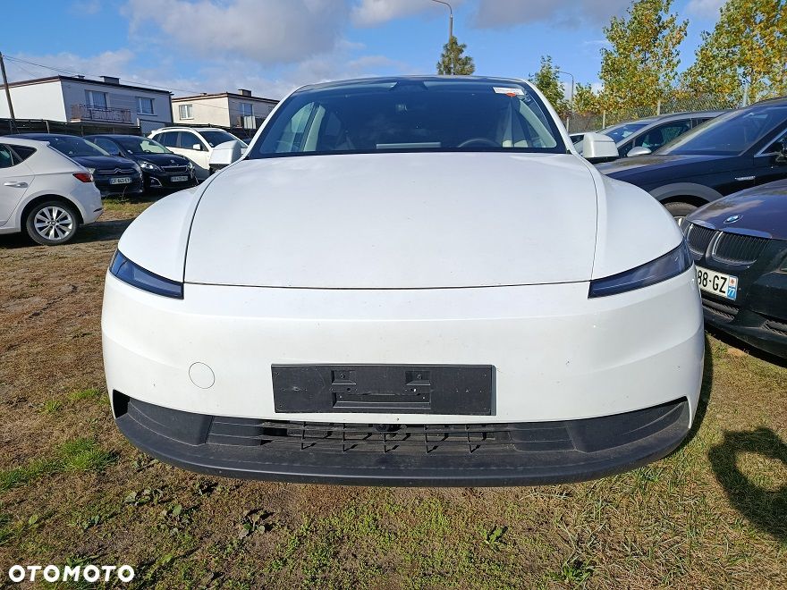 Tesla Model Y - 4