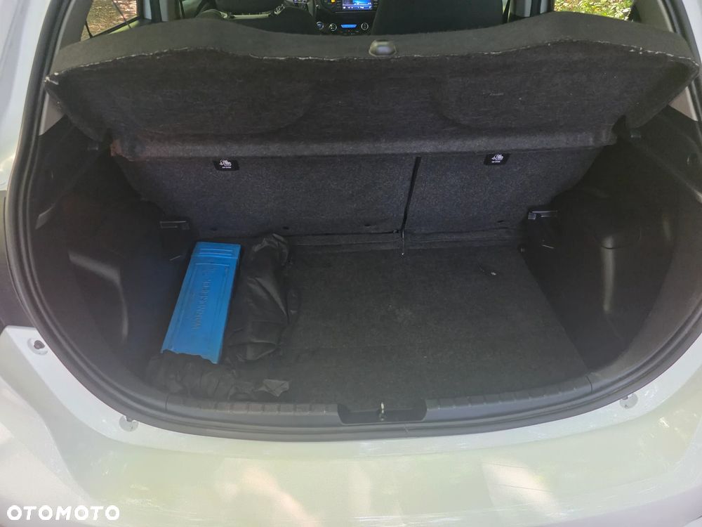 Toyota Yaris Hybrid 100 Selection Platinum - 13