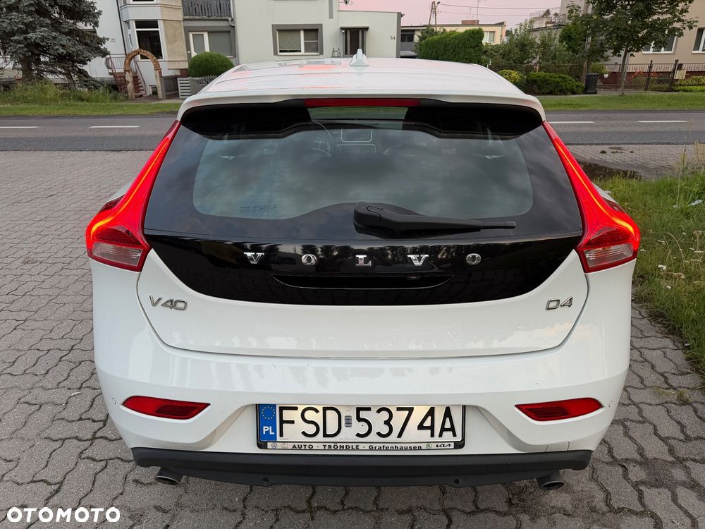 Volvo V40 D4 R Design - 7