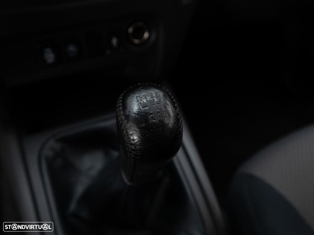 Mitsubishi L200 2.4 DI-D Club 4WD c/iva - 17