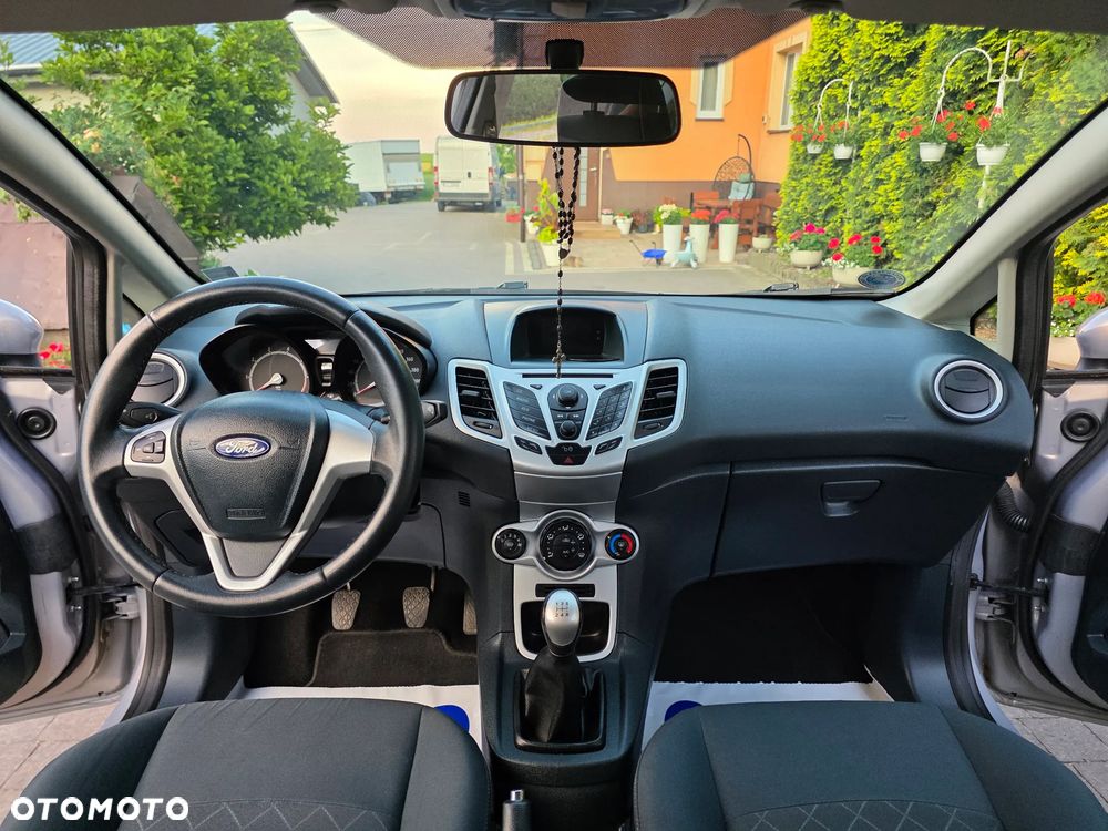 Ford Fiesta 1.4 Champions Edition - 29