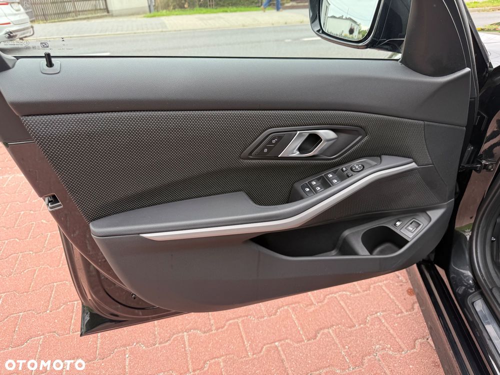 BMW Seria 3 320e PHEV sport - 26
