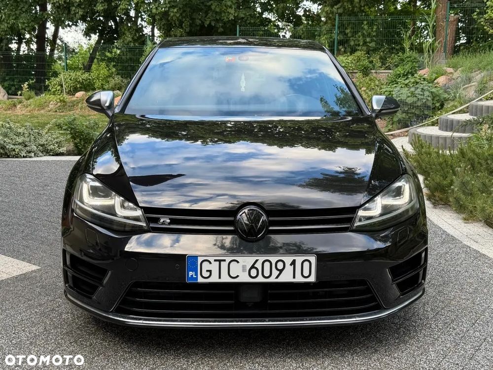 Volkswagen Golf - 1