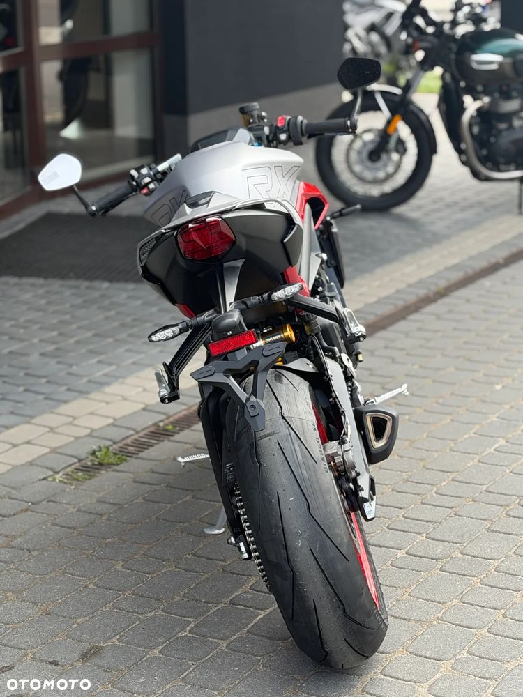 Triumph Street Triple - 4
