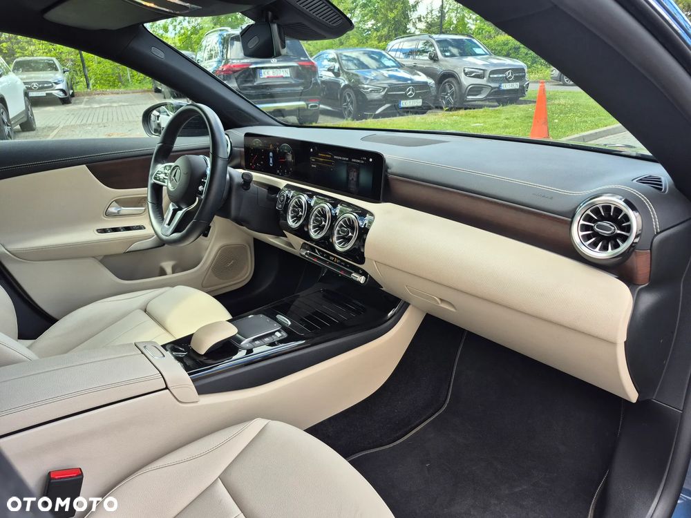 Mercedes-Benz CLA 180 d 8G-DCT - 32