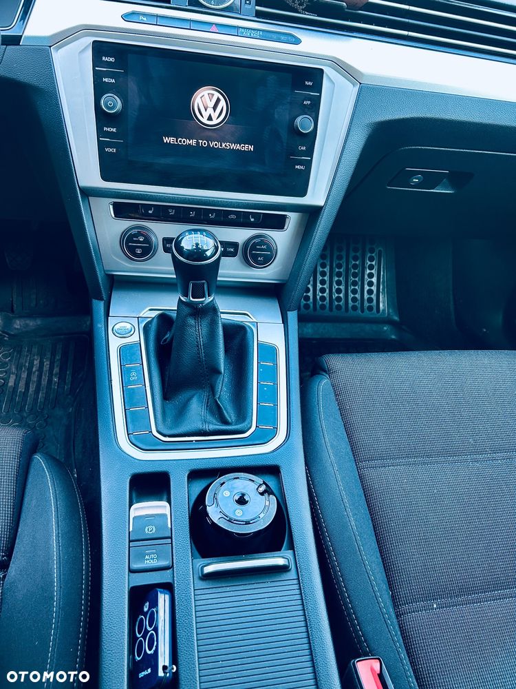 Volkswagen Passat - 22