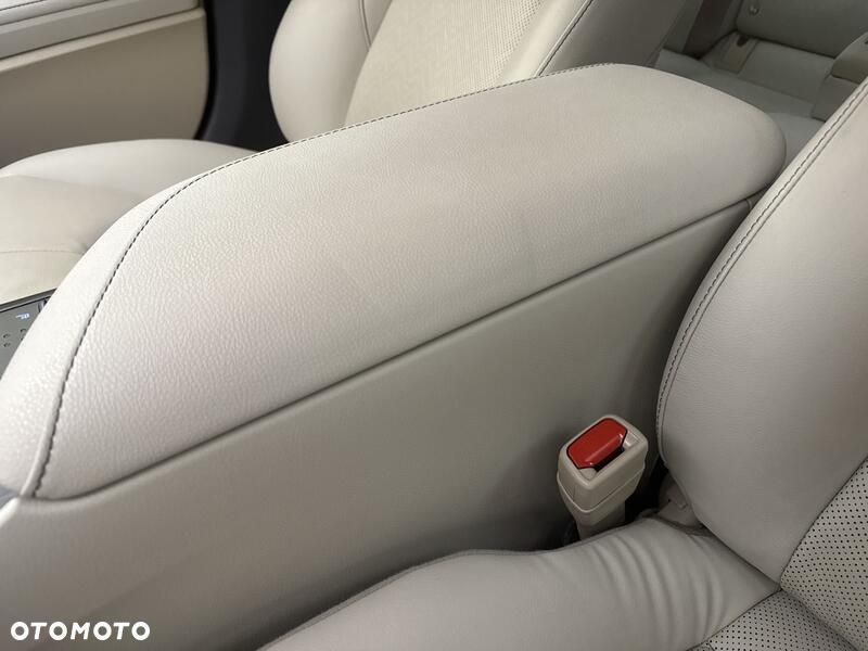 Toyota Camry 2.5 Hybrid Executive CVT - 19