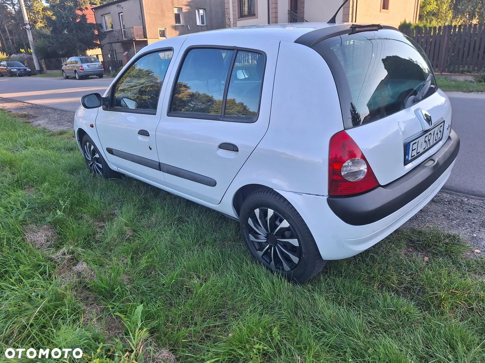 Renault Clio 1.4 16V Privilege - 23