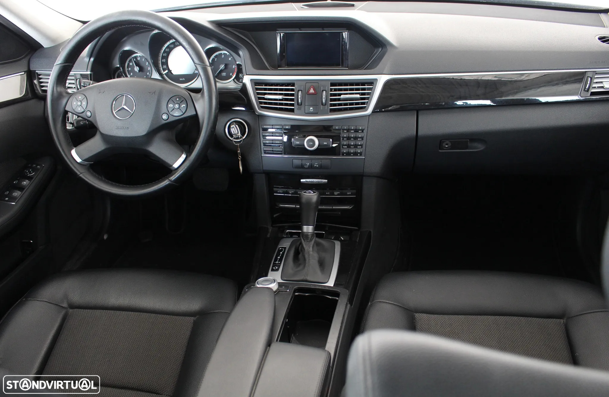 Mercedes-Benz E 220 CDi Avantgarde BlueEfficiency Auto - 11
