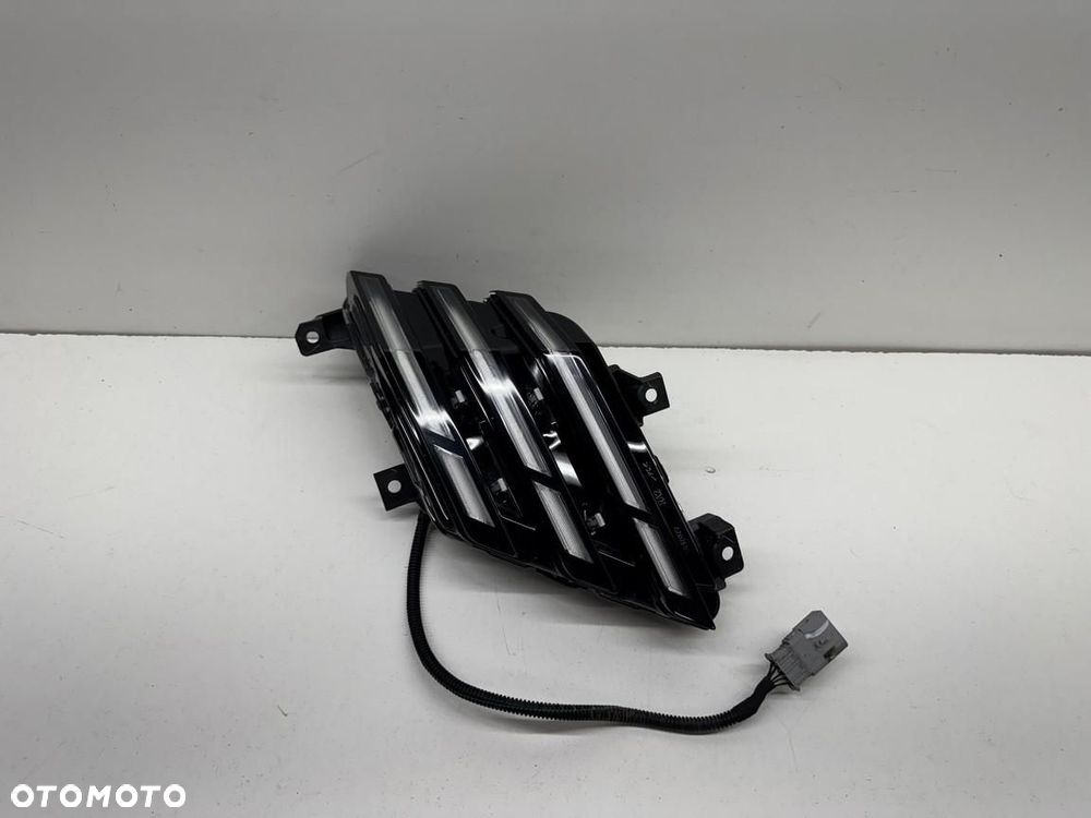 Przedni prawy led drl  Peugeot 3008 III 24- 9845434680 - 1
