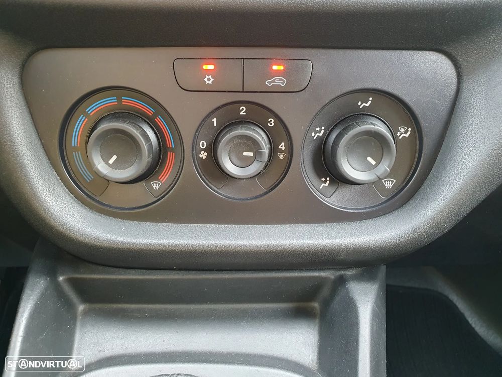 Fiat DOBLO MULTIJET 3 LUGARES A/C - 10