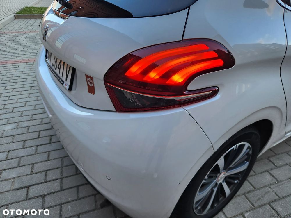 Peugeot 208 - 17