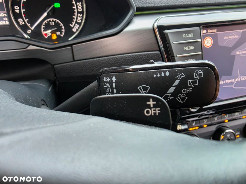 Skoda Superb 2.0 TDI DSG Premium Edition - 33
