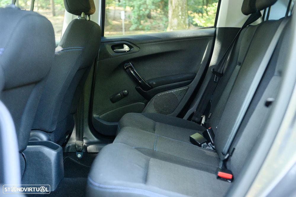 Peugeot 208 1.2 PureTech Signature - 27