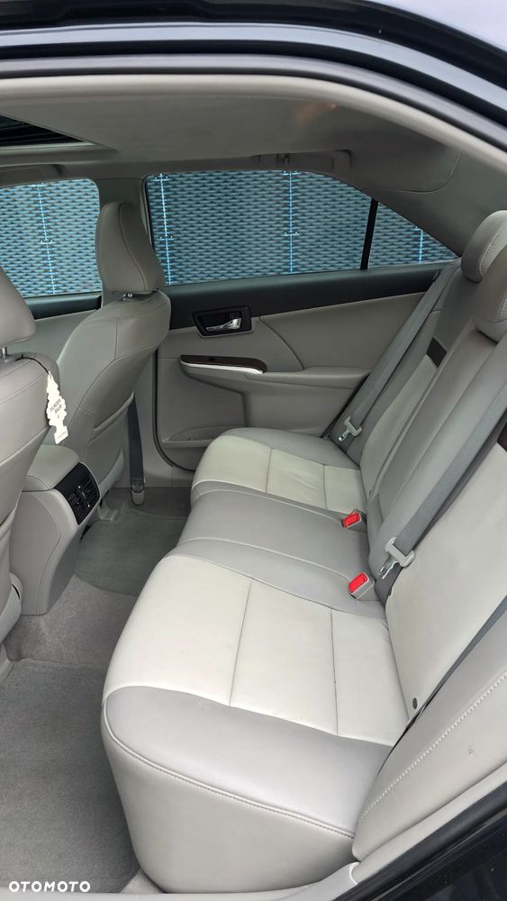 Toyota Camry - 14