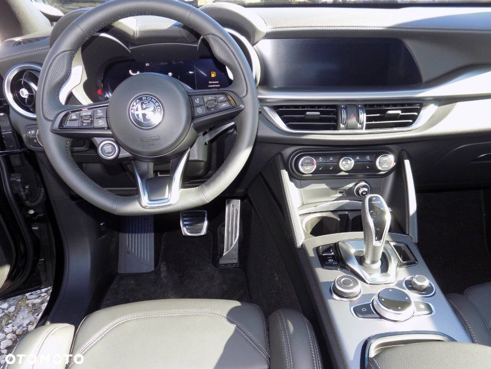 Alfa Romeo Stelvio - 16