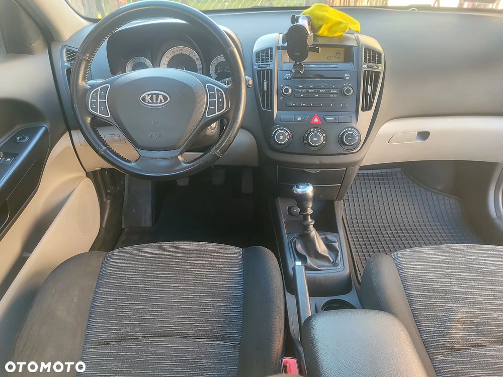 Kia Ceed 1.4 Comfort + - 18