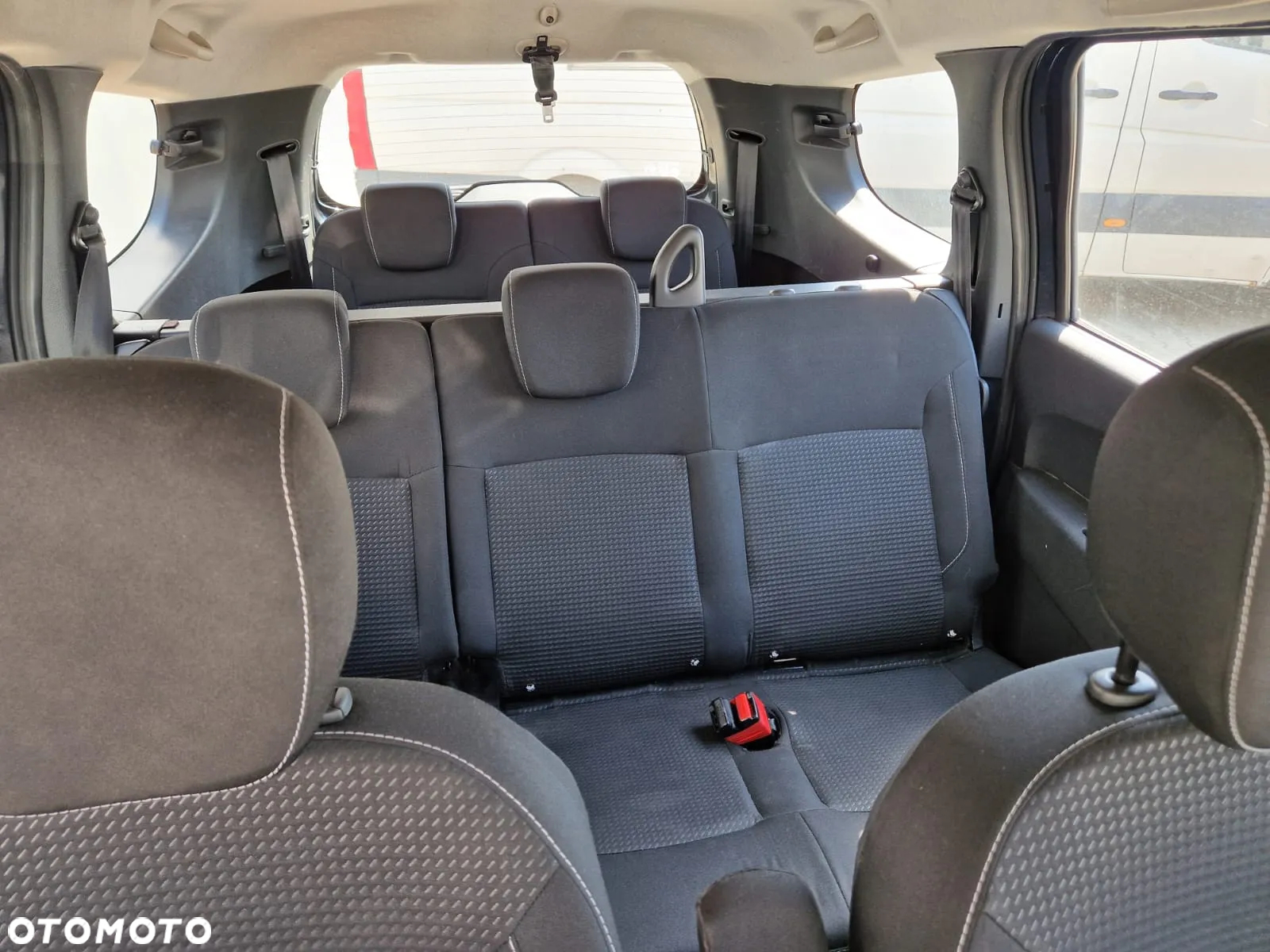 Dacia Lodgy 1.6 SCe Laureate S&S - 12