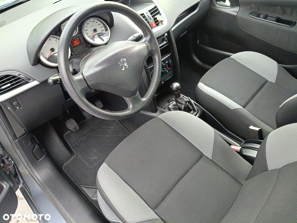 Peugeot 207 - 16