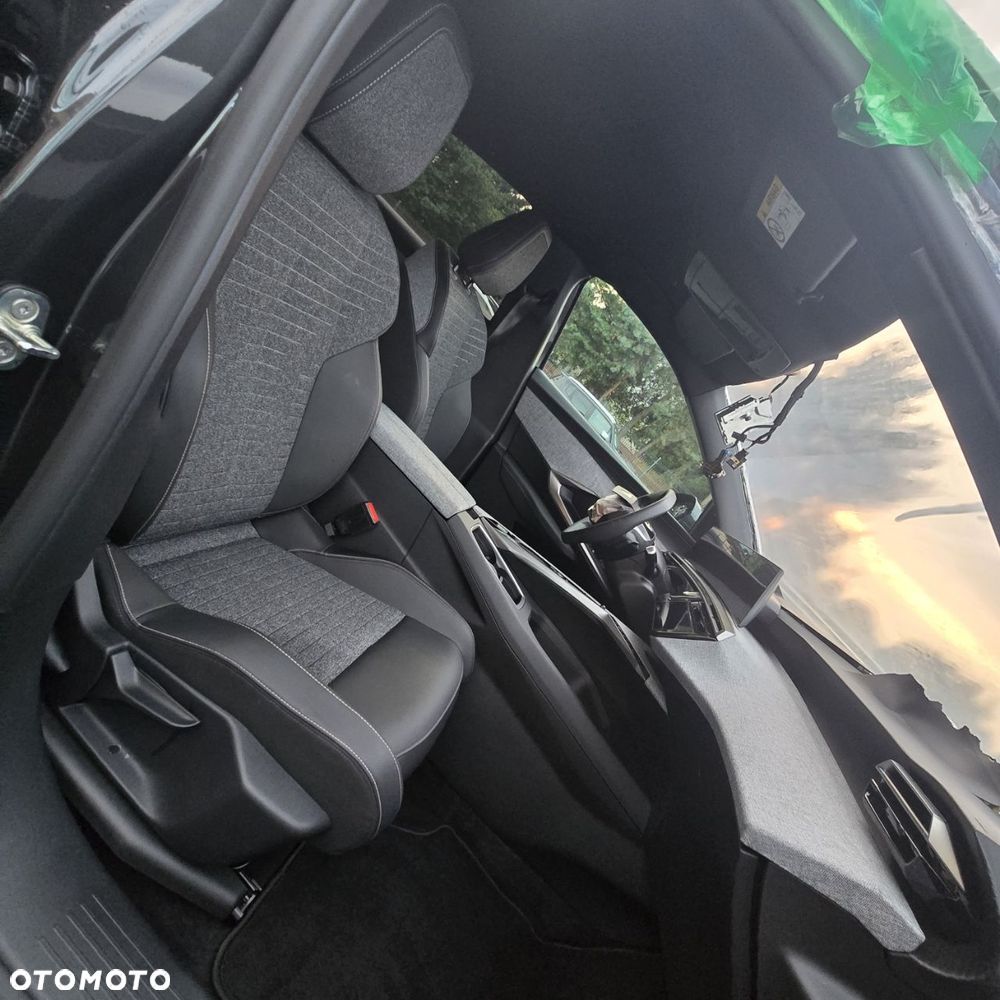 Peugeot 3008 73kWh Business - 11