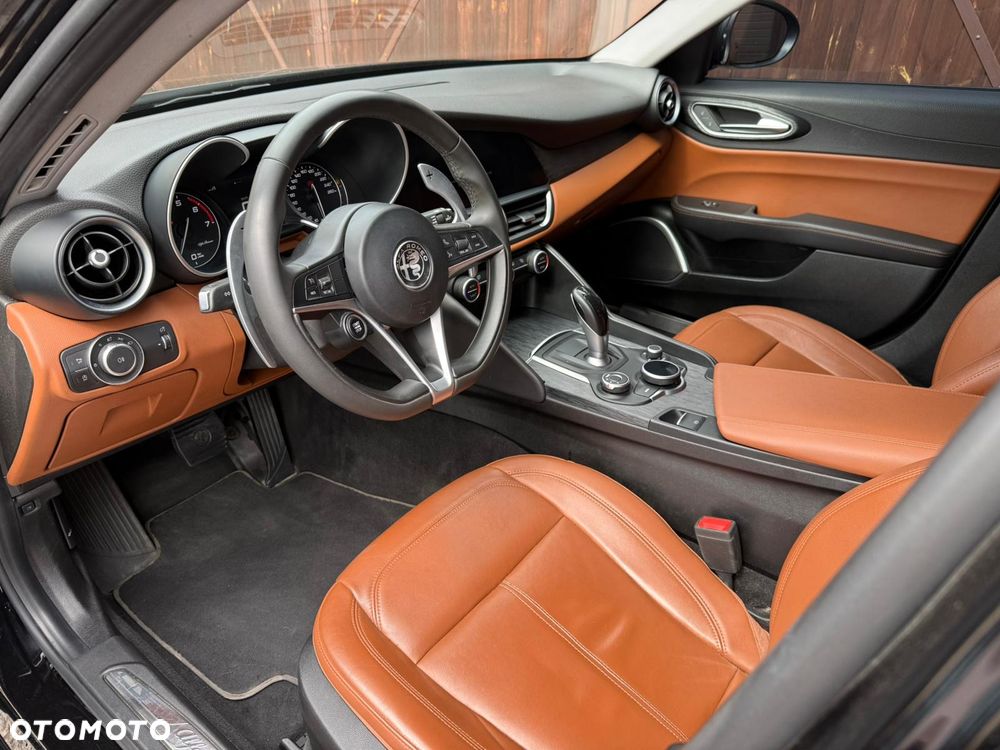 Alfa Romeo Giulia 2.0 Turbo Veloce - 10