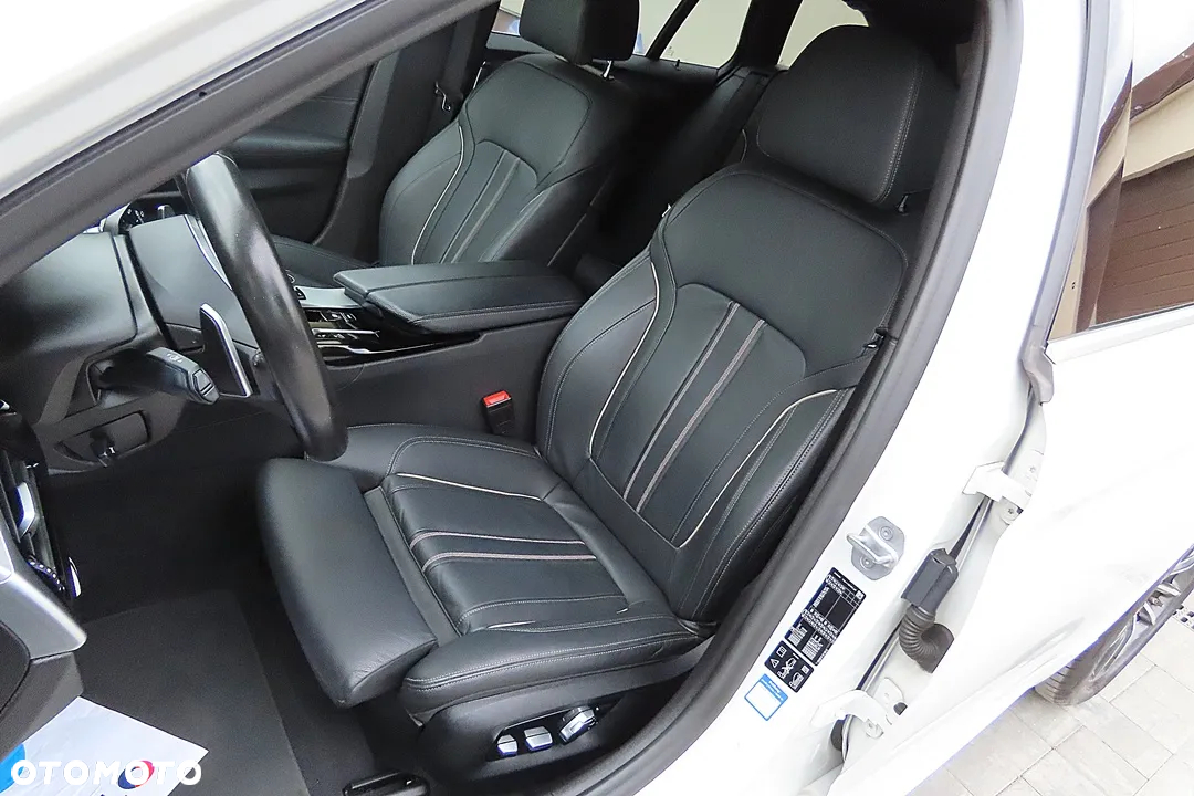 BMW Seria 5 520d xDrive Touring M Sport Edition - 23