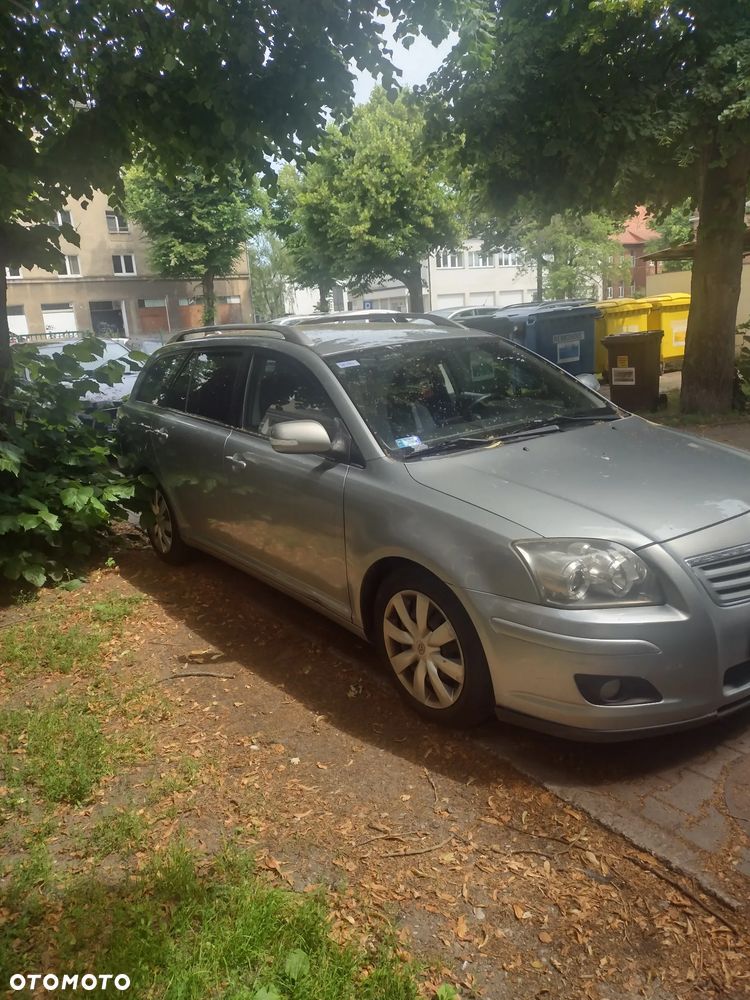 Toyota Avensis 1.8 VVT-i Sol - 2