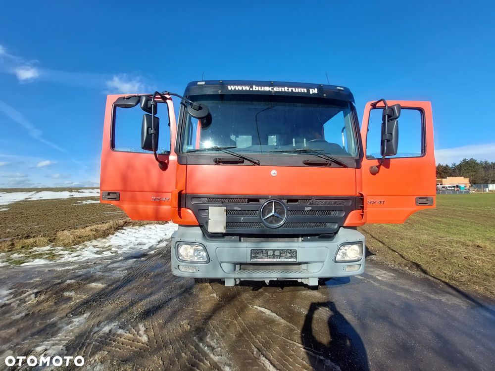 Mercedes-Benz 3241 - 11