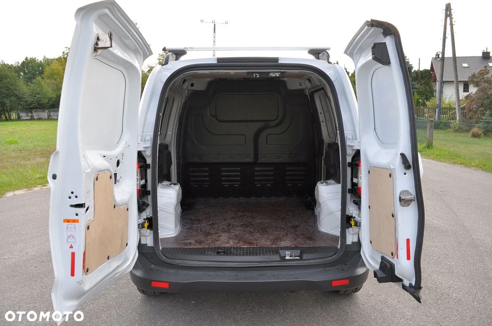 Ford Transit Courier - 17