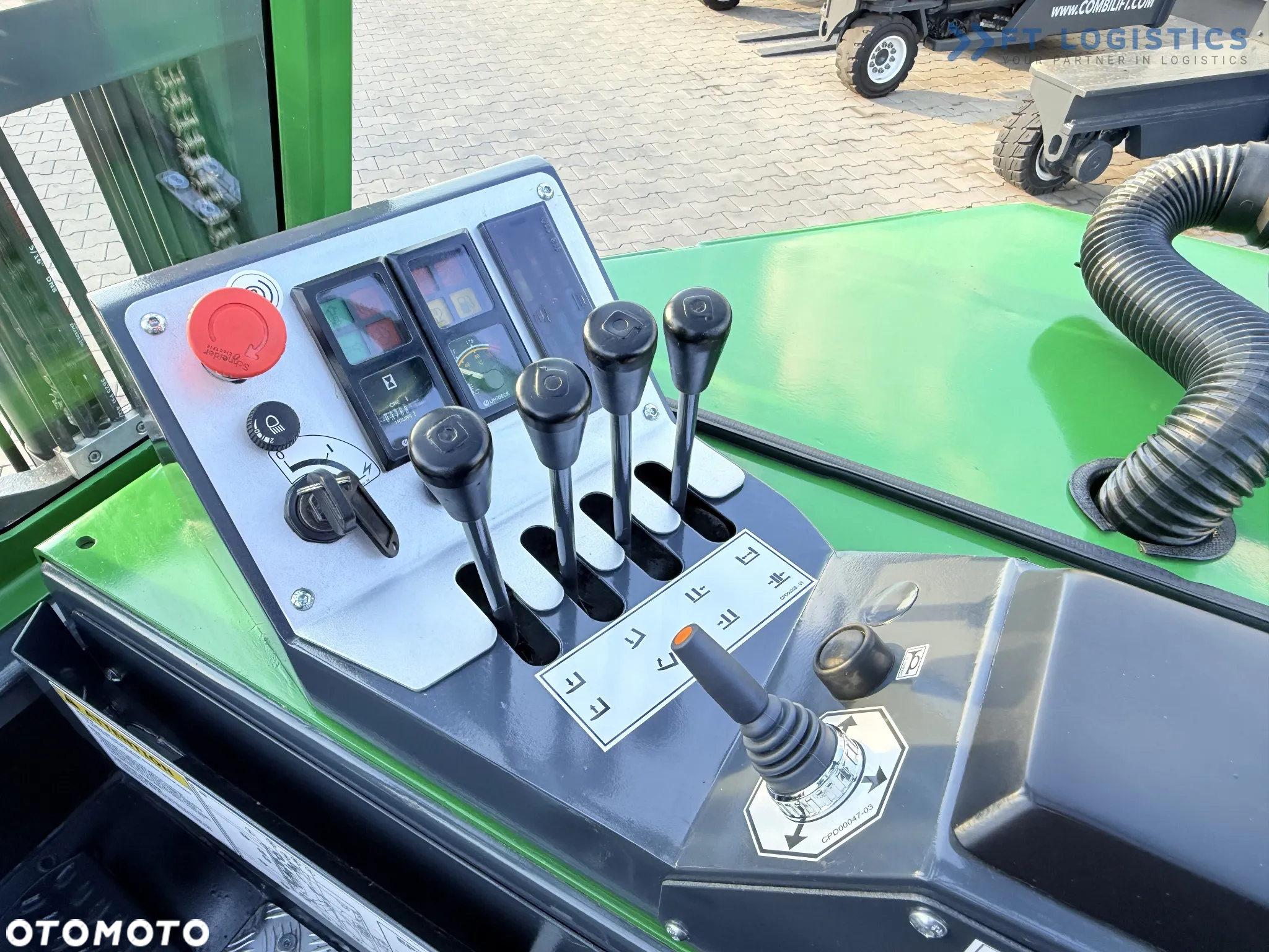 Combilift C2500CB / TRIPLEX / 5500MM / WOLNY SKOK / DIESEL / JEDYNIE 3768MTH / POZYCJONER / PRZESUW BOCZNY / NOWE OPONY / JAK NOWY / Szeroka oferta wózków czterokierunkowych i bocznych, dopasowanych do różnorodnych potrzeb i zastosowań. - 12