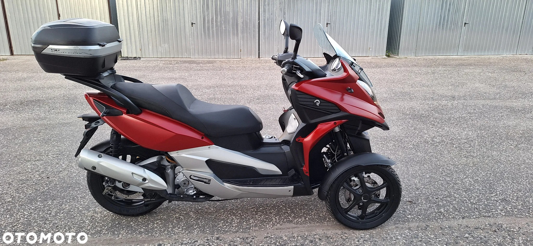 Piaggio MP-3 - 12