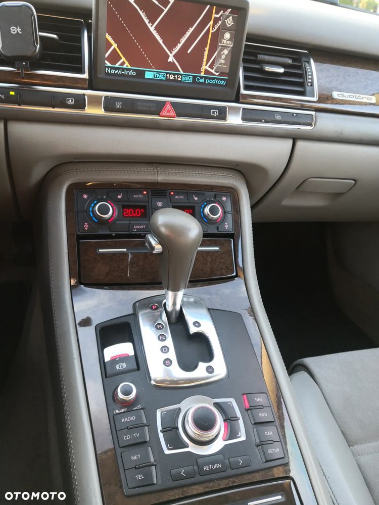 Audi A8 4.2 Quattro - 22