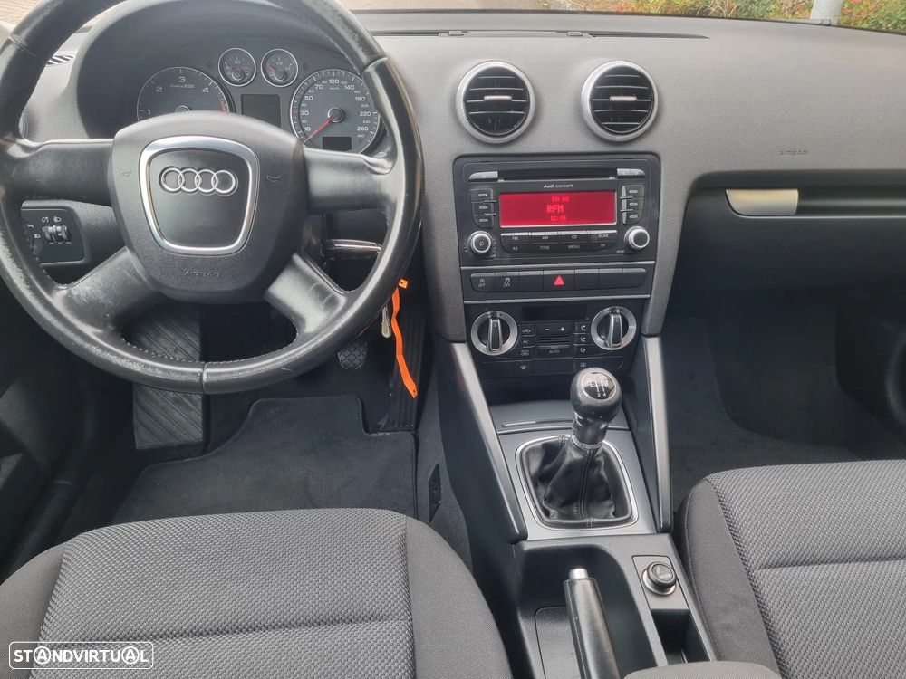 Audi A3 Sportback 1.6 TDI Attraction Business Line - 9