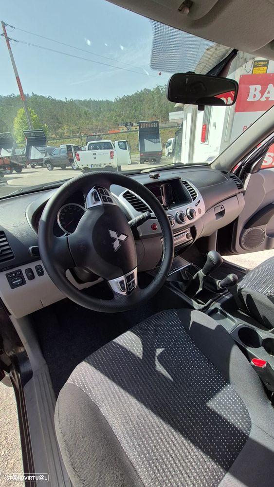 Mitsubishi L200 Pick Up 4x4 Inform Cabine Dupla - 7