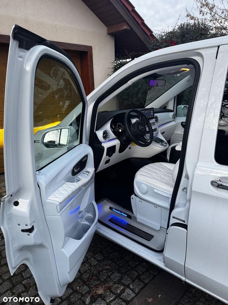 Mercedes-Benz Klasa V - 12