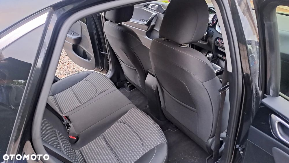 Kia Ceed - 10