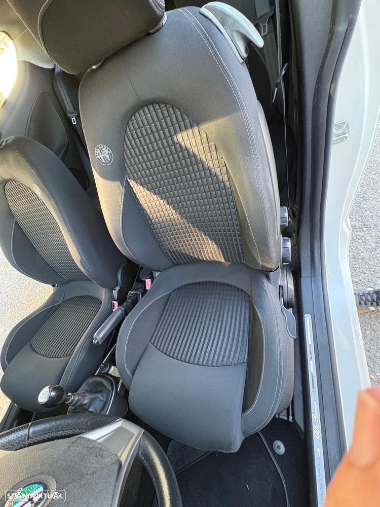 Alfa Romeo MiTo 1.6 JTD Distinctive - 11