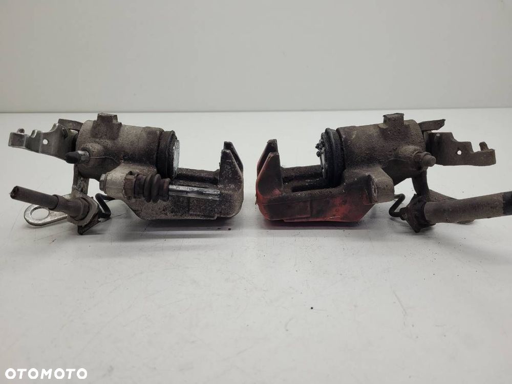 ZACISK HAMULCOWY TYŁ TYLNY LEWY PRAWY KOMPLET SEAT LEON II 1.6 B - 5